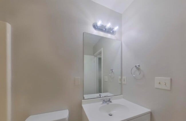 Building Photo - Special Home In Cedar Brook Dr SE!!!