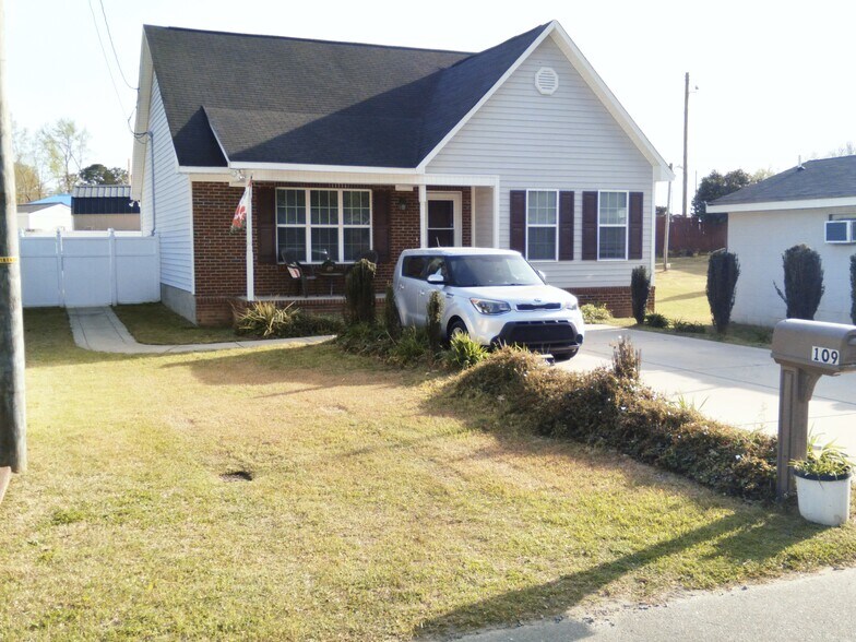 Exterior - Front - 109 Smith St