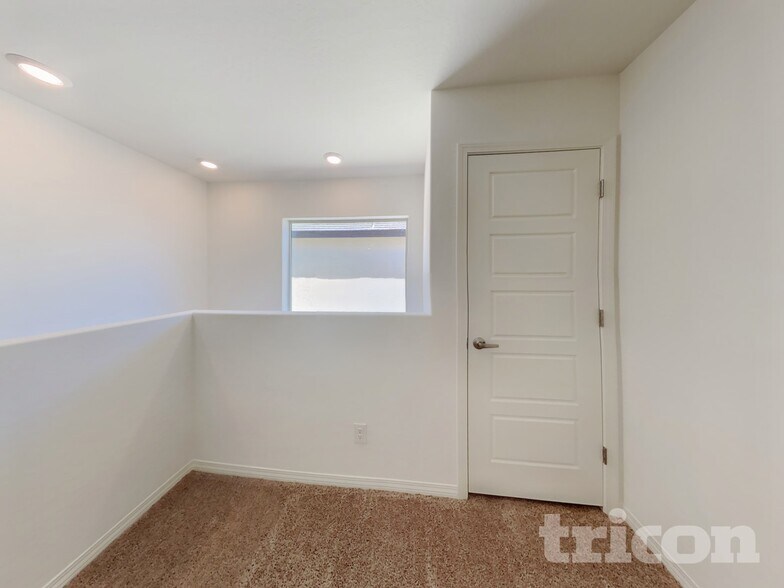 Building Photo - 4944 Amberlyn St