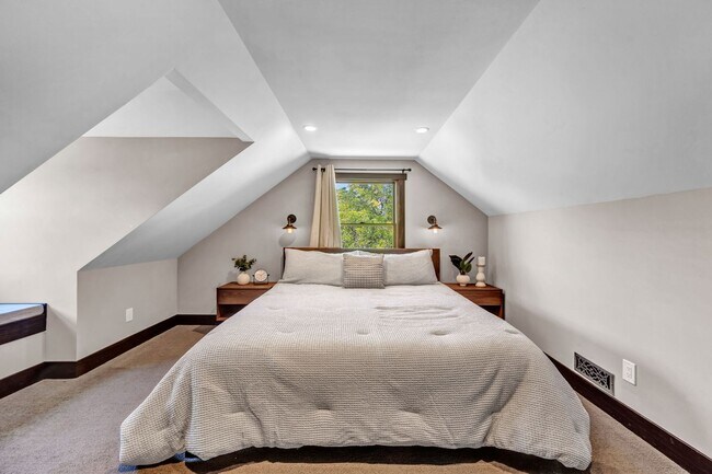 Building Photo - Charming Modern Industrial Fully Furnished Home for Lease
