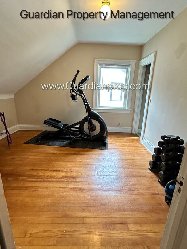 Building Photo - South Minneapolis Single Family Home, Fenc...