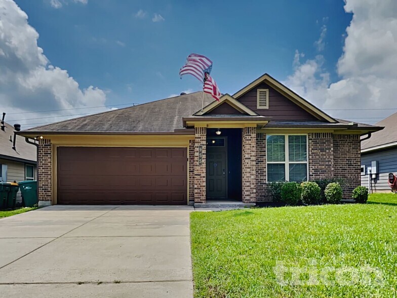 Primary Photo - 955 Oak Falls Dr