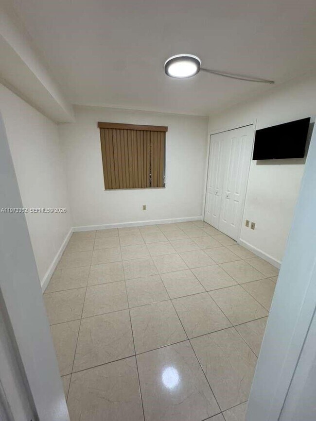 Building Photo - 2575 SW 27th Ave