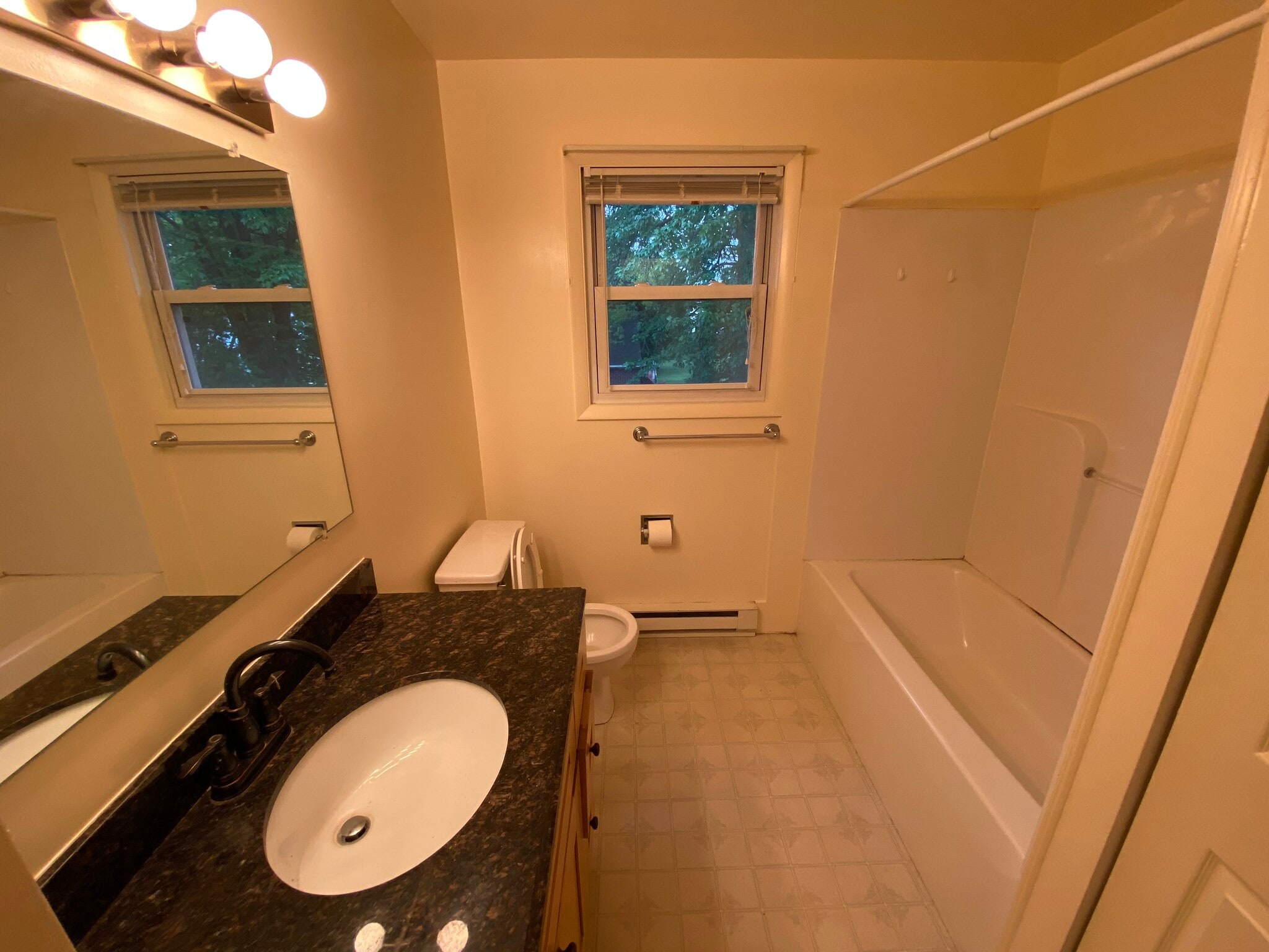 full bath view 2 - 923 St Clair St