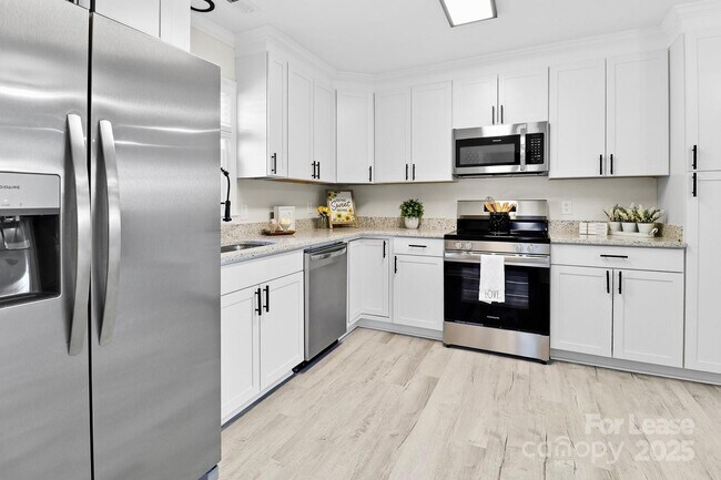 Building Photo - 7605 Bramblewood Dr