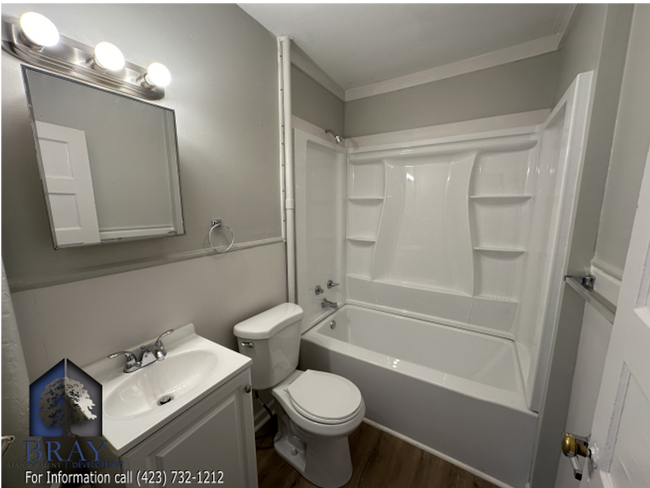 Building Photo - Fully Renovated 2 Bedroom Home in the Heart of Kingsport