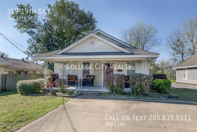 Building Photo - 319 19th St E