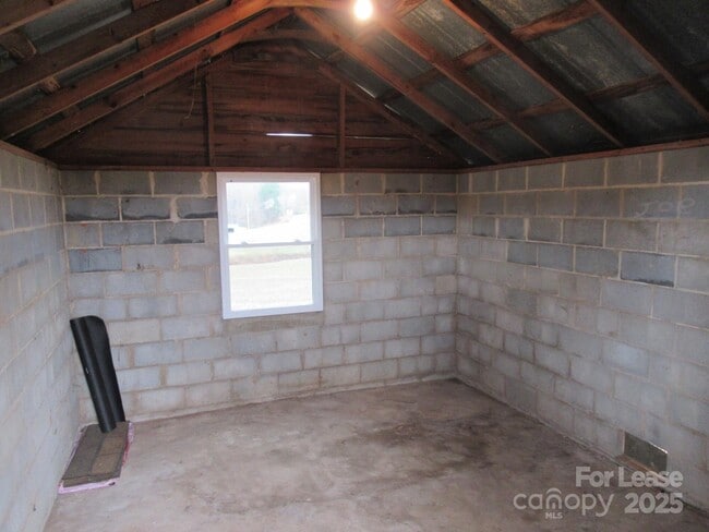 Building Photo - 7510 Palm Tree Church Rd