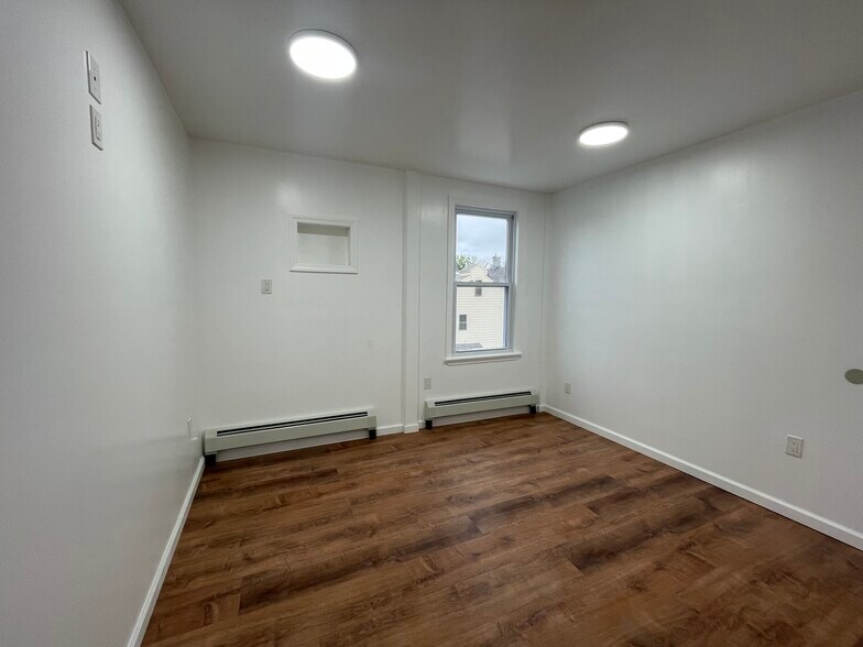 Building Photo - 167 3rd St
