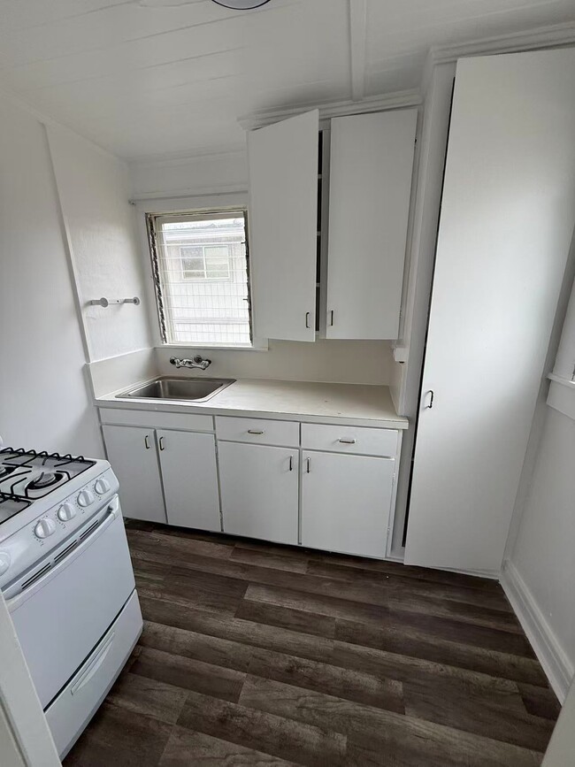 Building Photo - 1222 15th Ave