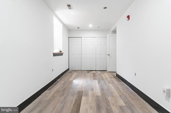 Building Photo - 1520 Green St