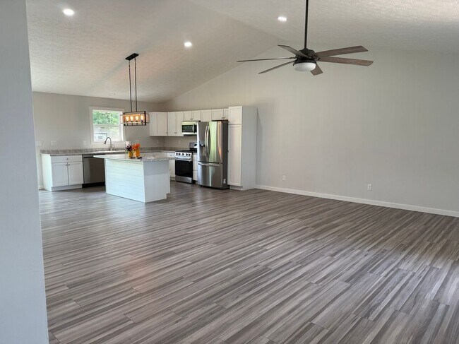 Building Photo - 6256 Oak Rd