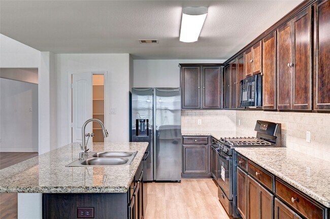 Building Photo - 9230 Mission Arbor Ln