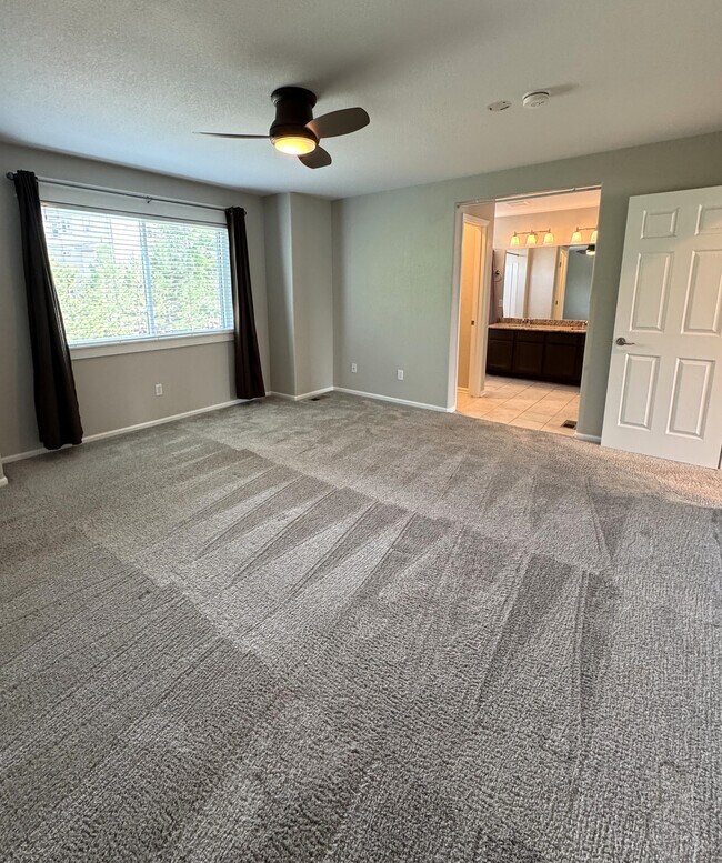Building Photo - 2390 Broadleaf Loop