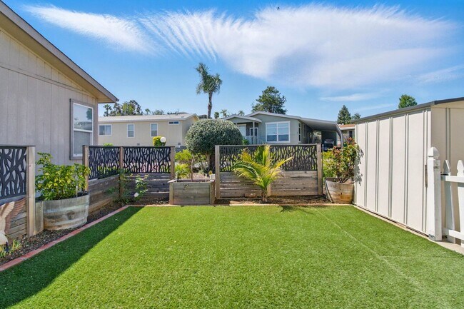 Building Photo - Highly Desirable Double Wide 55+ Home in Rancho Escondido!