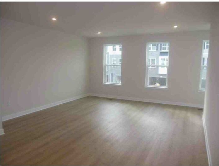 Building Photo - 170 S Durham Dr