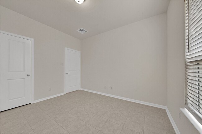 Building Photo - 12513 Beacon Cove Dr