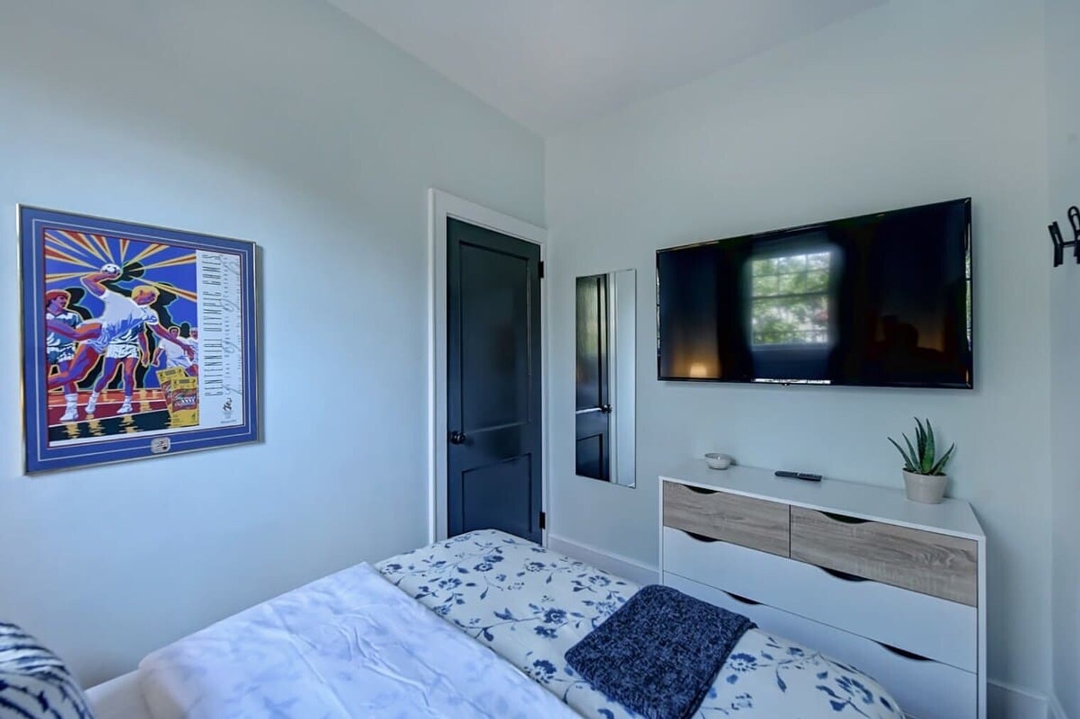 Building Photo - 518 Lamar Ave