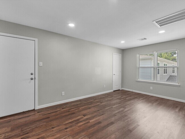 Building Photo - 3025 Prospect St