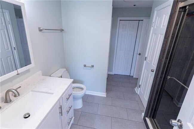 Building Photo - 2 School St