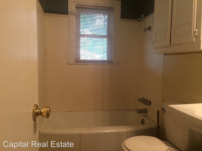 Building Photo - 3 br, 1.5 bath House - 116 W. Steed Dr.