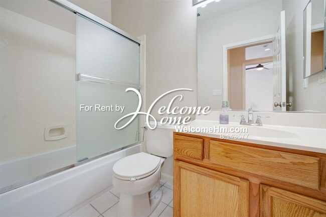 Building Photo - Beautiful Single Story Home In Double Diam...