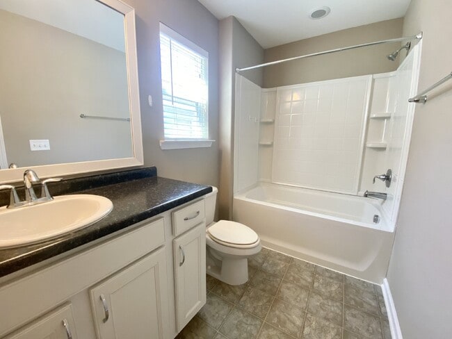 Building Photo - Four-Bedroom Home for Rent in Palmetto Poi...