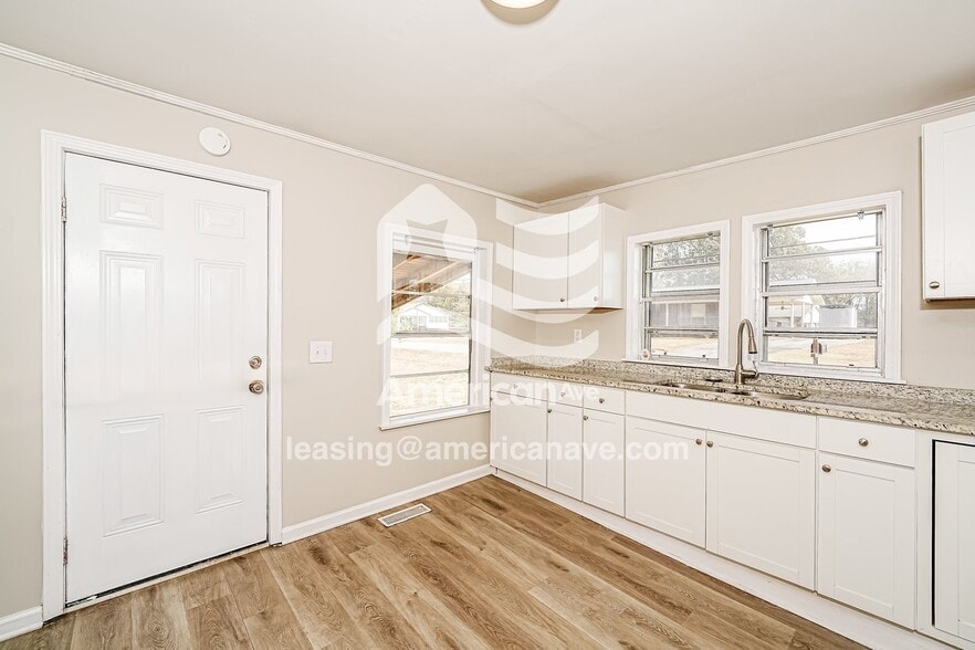 Building Photo - 506 7th Ave SW