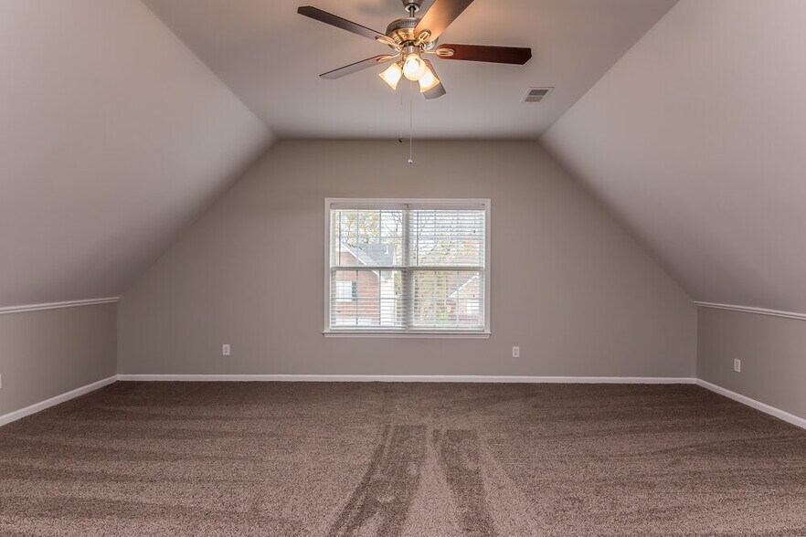 Building Photo - 100 Homestead Ln