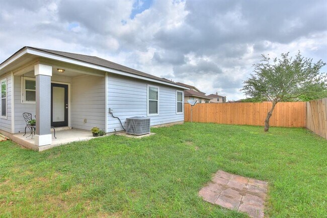 Building Photo - 2206 Weiss Ln