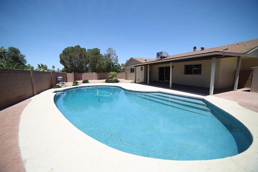 Building Photo - 4722 S Taylor Dr