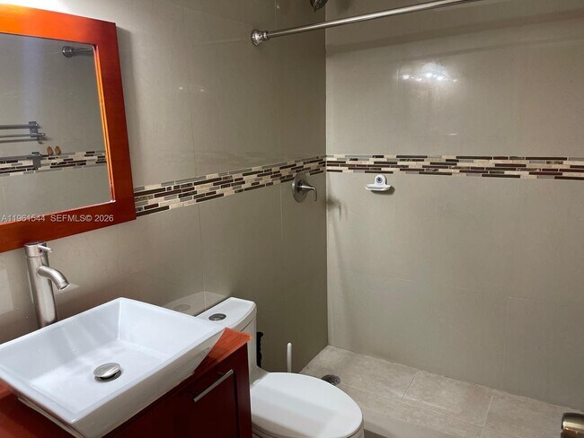 Building Photo - 10367 N Kendall Dr