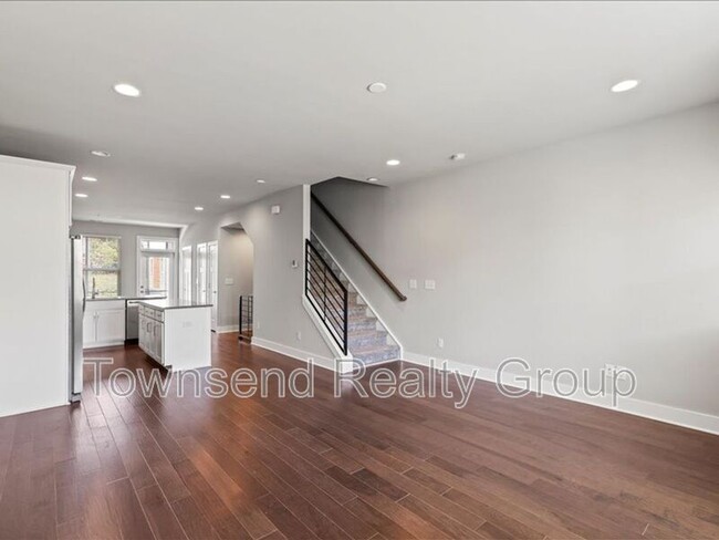 Building Photo - 2122 Bryant Park Dr