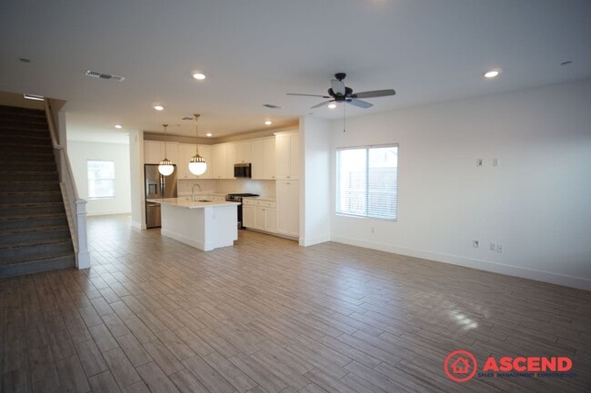 Building Photo - Stunning 5BD/4BA Home in Gossamer Grove — Solar, Modern Finishes, Nearly 3,000 Sq Ft & Pets Welcome!