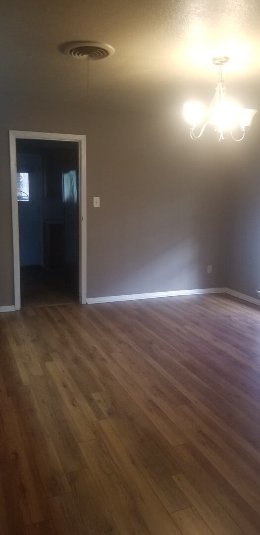 Building Photo - 3 Bedroom/2 Bath single family home for le...