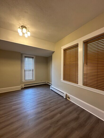 Separate dining room - 9 Buxton Ct