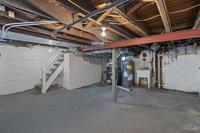 Building Photo - Newly renovated! Available August 1st 2027