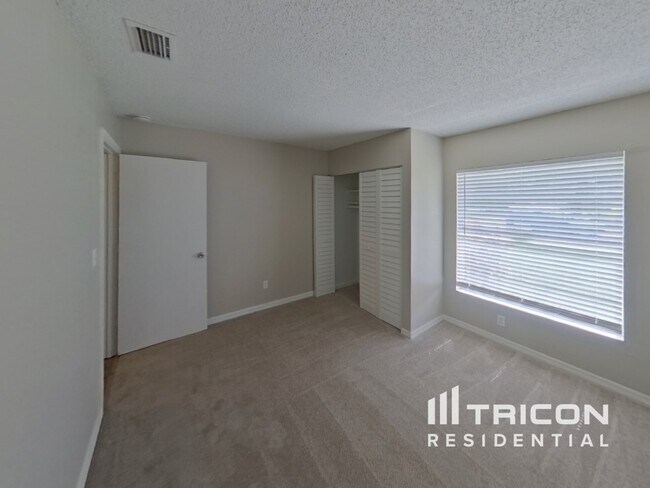 Building Photo - 615 Forest Hills Dr