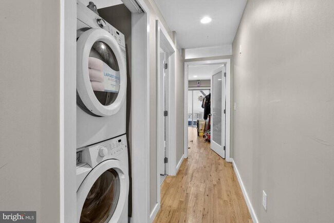 Building Photo - 1708 N 5th St