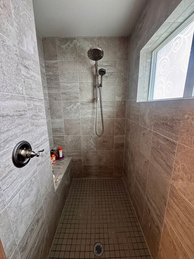 Building Photo - LUXURY 4 Bedroom home in NORTHGATE with Mountain Views