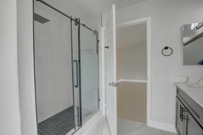 Building Photo - 20995 Country Creek Dr