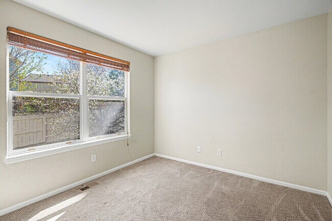 Building Photo - 12584 S Beaver Creek Way