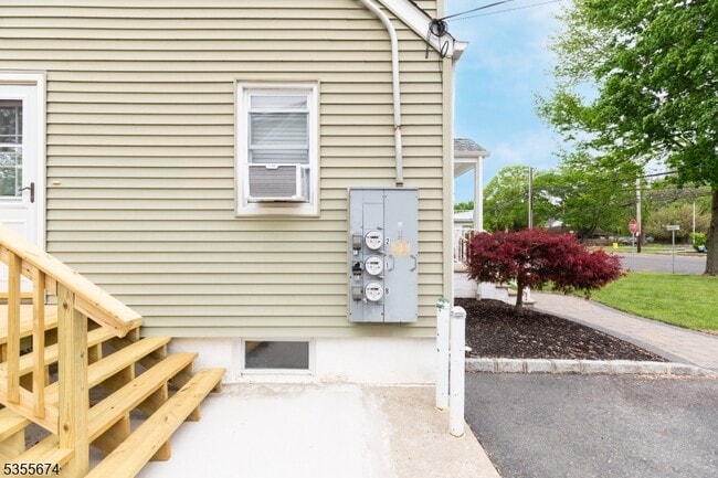 Building Photo - 200 Plainfield Rd