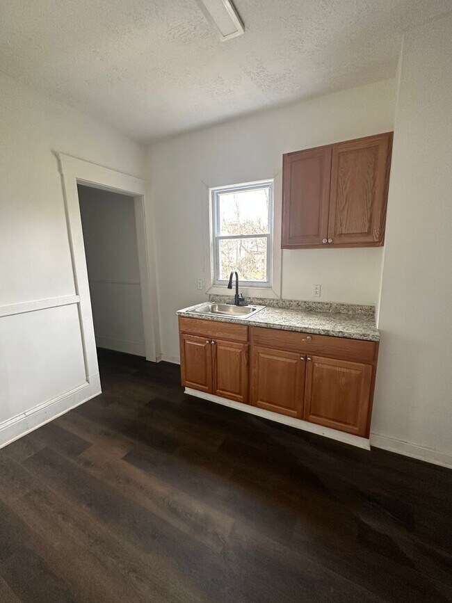 Building Photo - Cleveland East Side 4 Bedroom