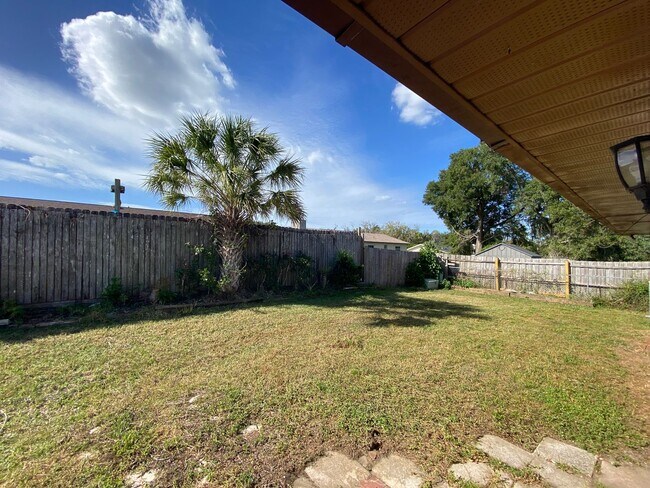 Building Photo - Cedar Hills - Desirable SE neighborhood 3/2/2