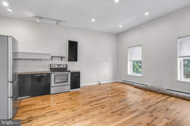 Primary Photo - 2106 E York St