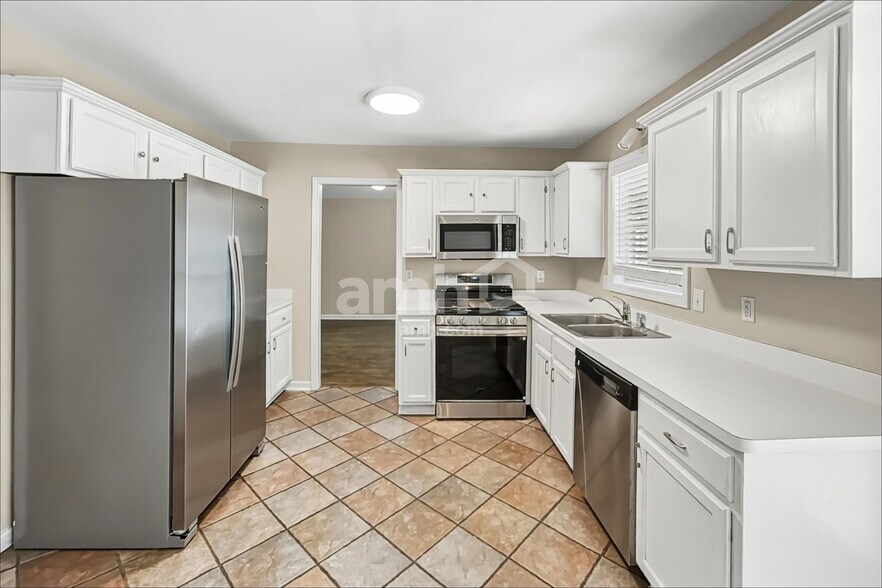 Building Photo - 5430 Harris Creek Dr