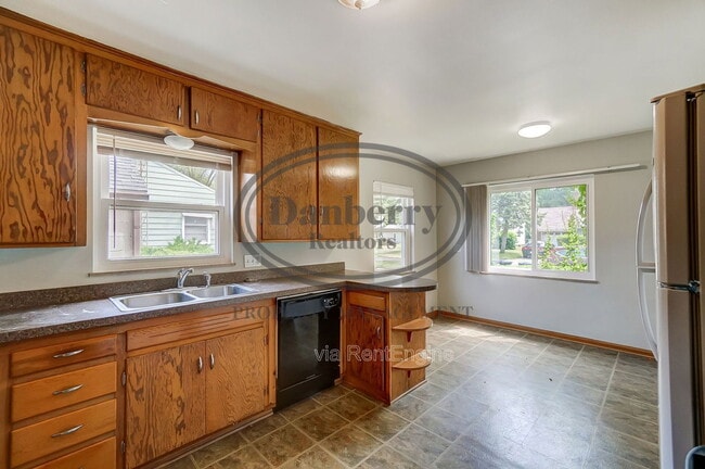 Building Photo - 347 Darrow Ave