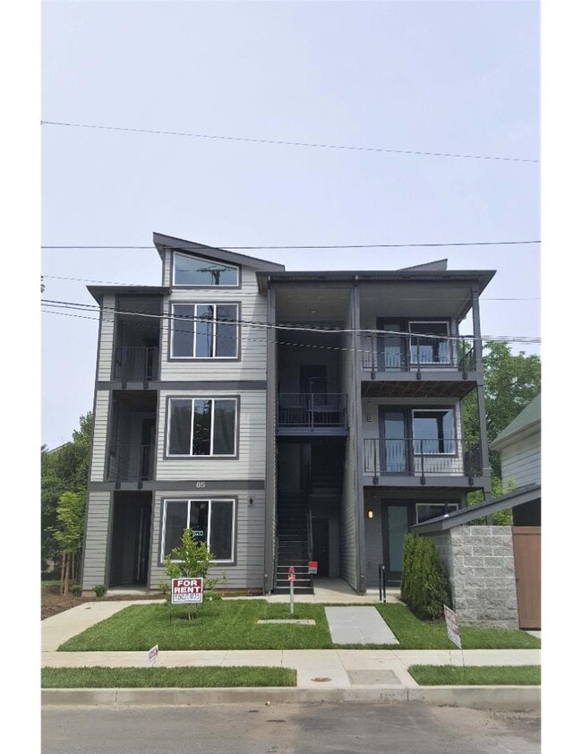 Building Photo - 11M - 85 N Going St