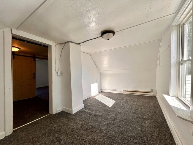 Building Photo - Four Bedroom Home in Northwest Grand Rapids